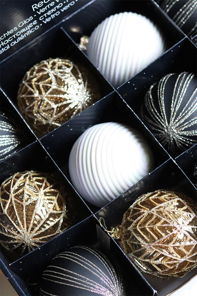 Golden Night, błyszczące świąteczne bombki