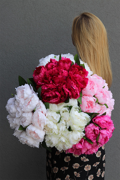Aura, bukiet amarantowych peonii, wys.38cm