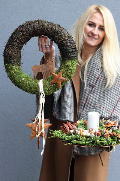 Miedziany Świąteczny, wianek dekoracyjny z jeleniem