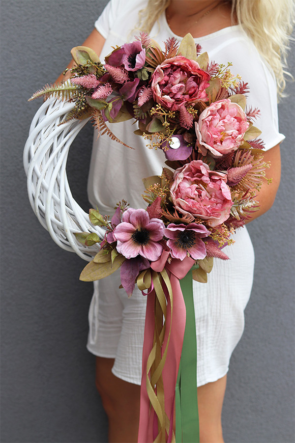 Freolia, asymetryczny wianek na drzwi