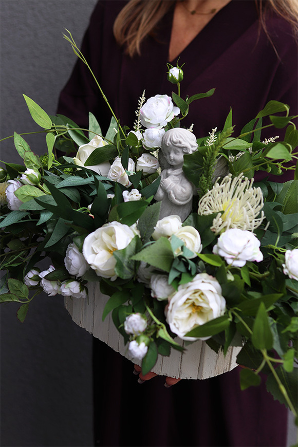 White Angel, dekoracja nagrobna w skrzynce