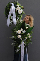 Legenda, biała wiązanka nagrobna