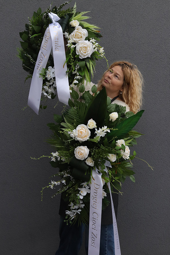 Legenda, biała wiązanka nagrobna