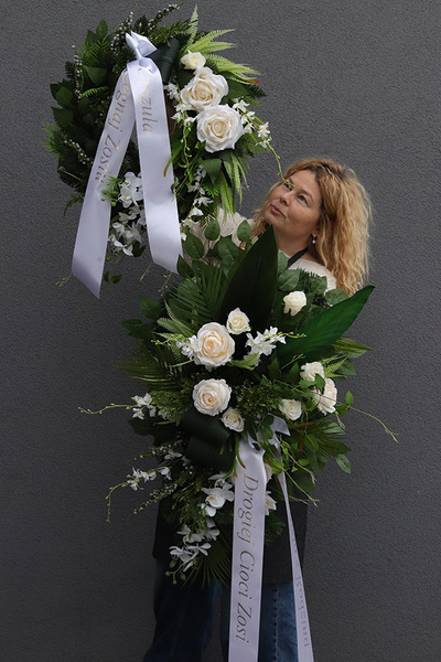 Legenda, biała wiązanka nagrobna