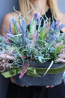 Stonowane Wrzosy, kompozycja kwiatowa w donicy, wym.30x40x28cm