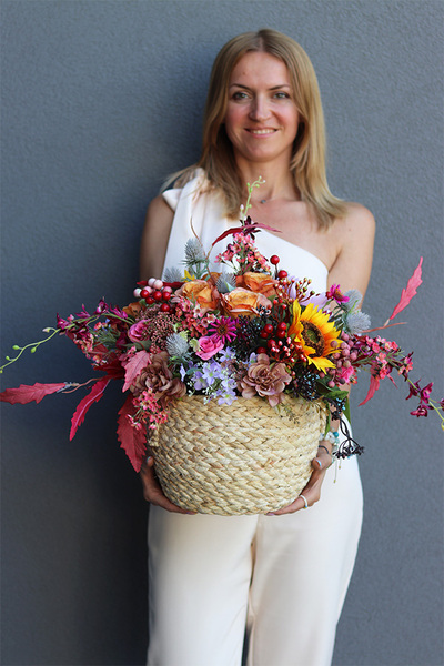 barwna kompozycja w koszu Menata, wym.40x42cm