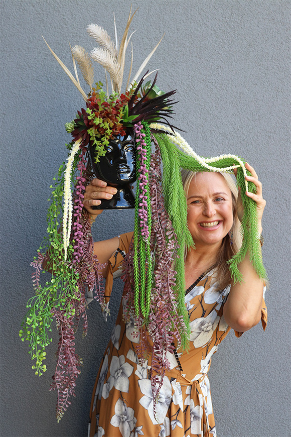 Cristina Head Deluxe, kompozycja sukulenty w głowie, wys.50cm+zwisy