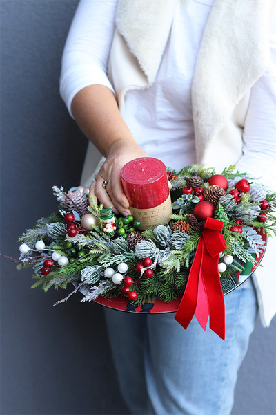 Dziadek w Jagodach, stroik ze świecą na talerzu