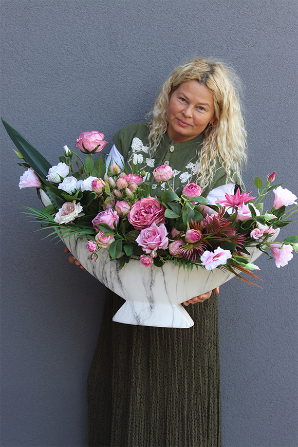 Remona Pink, nagrobna kompozycja kwiatowa w pucharze
