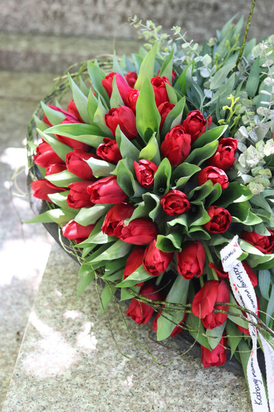 Tulipanowa Luiza Volcan, serce nagrobne