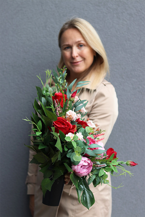 Czerwień Miłości, bukiet nagrobny we wkładzie