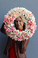 Roses Mercedes, dekoracyjny wianek na drzwi