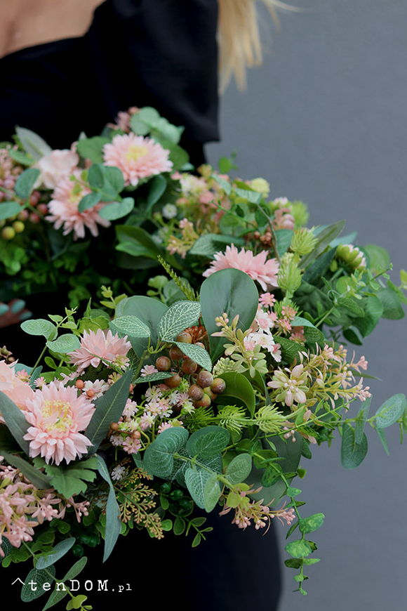 Różowy Las, wianek dekoracyjny na drzwi