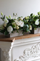 Luizjana Concrete, kompozycja kwiatowa