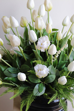 Tulipanowy Sen, dekoracja nagrobna z tulipanami, wym.40x48cm