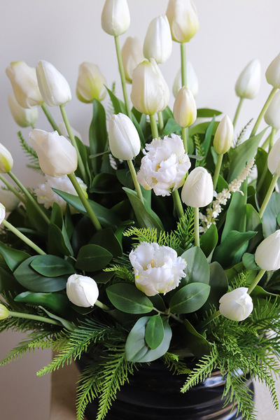 Tulipanowy Sen, dekoracja nagrobna z tulipanami