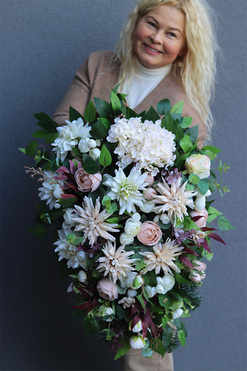 Gefis, jasna wiązanka nagrobna, dł.75cm