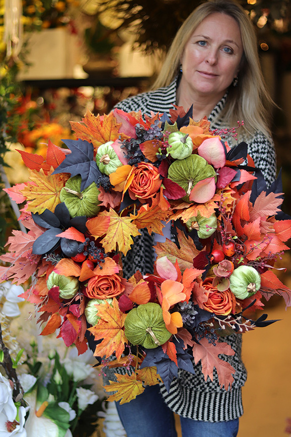 Dyniowy Dom, gęsty jesienny wianek na drzwi