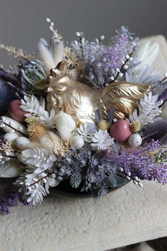  stroik wielkanocny ze złotą kurą, Very Peri