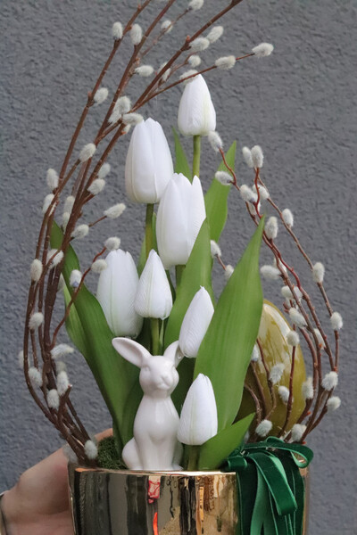 Wielkanocne Złotko, stroik wielkanocny z tulipanami