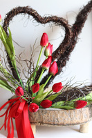 Miłosna, kompozycja nagrobna w misie