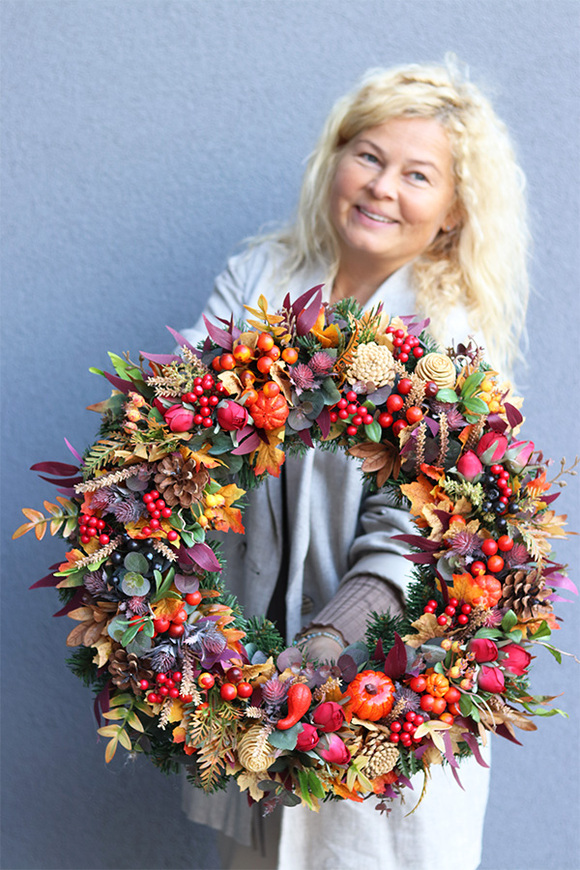 Boski, jesienny wianek z pięknymi dodatkai