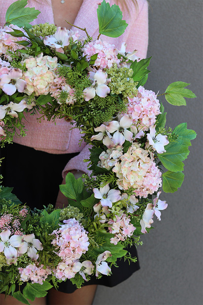 Kalina Light Pink, wiosenny wianek na drzwi