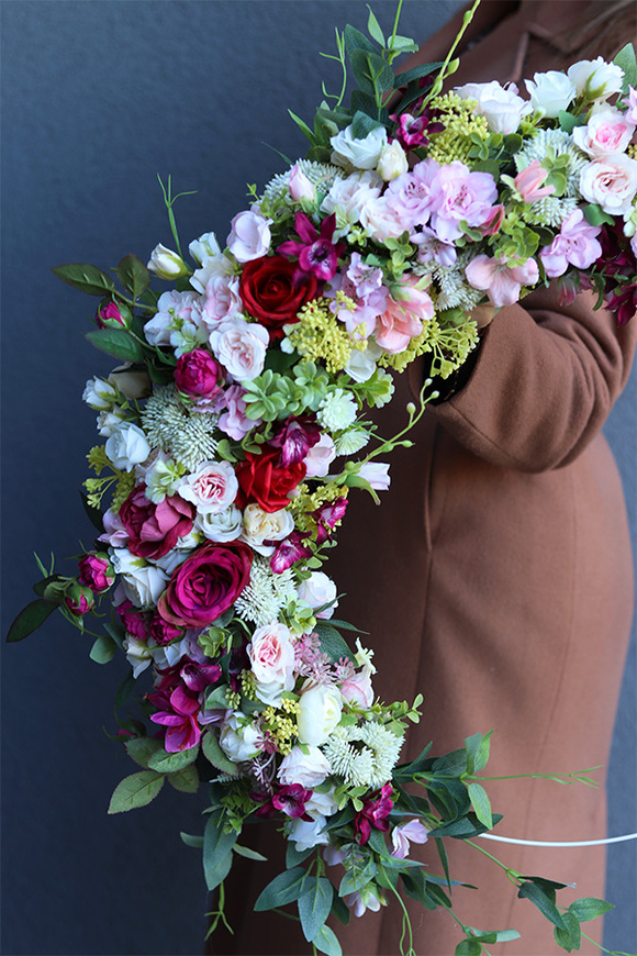 Greta Subtelle, barwny wianek na drzwi na obręczy