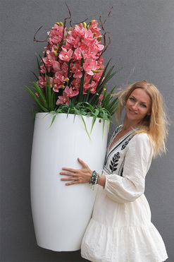 OD RĘKI Sweet Pink Fiberglass, podłogowy storczyk w donicy, wys.136cm 