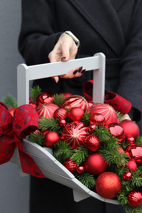 Świąteczna Nowina, gwiazdkowa kompozycja nagrobna w koszu