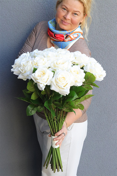 Luxuria, bukiet białych róż do wazonu