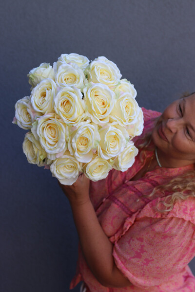 Green Velvet Romance, zielony flowerbox z różami