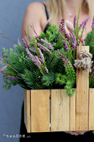 Woodland, wrzosy w drewnianej donicy