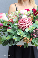 Denolla Gedda 2, kompozycja nagrobna z kallami