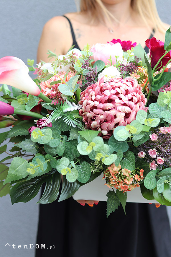 Denolla Gedda 2, kompozycja nagrobna z kallami