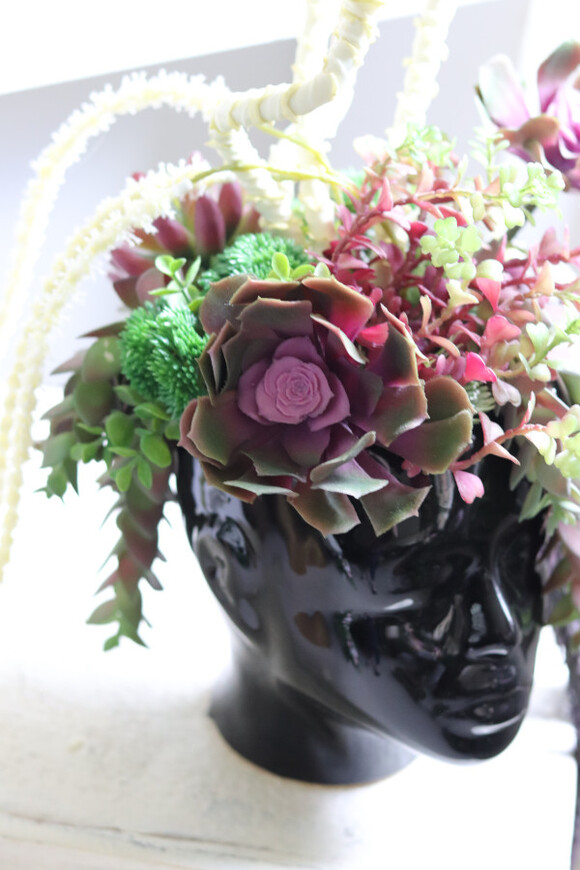 Cristina Head, kompozycja sukulenty w głowie