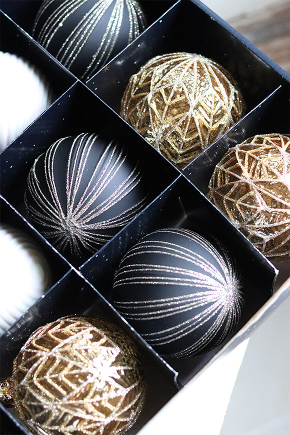 Golden Night, błyszczące świąteczne bombki