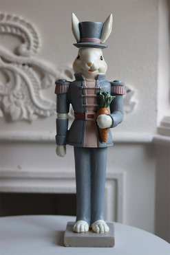 OD RĘKI Easter Gentleman, figurka zajączek w mundurze B, wys.30.5cm