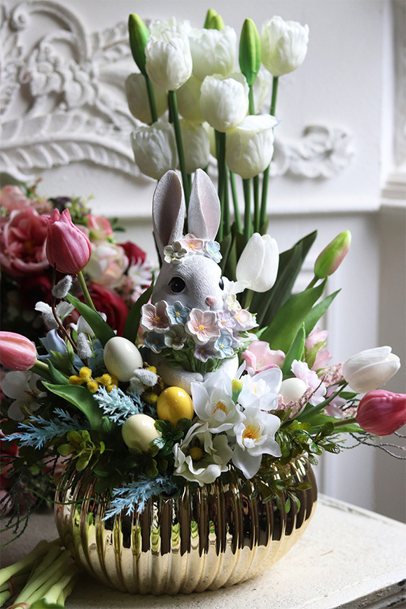 Sielanka Sweetie Bunny, stroik wielkanocny w złotym naczyniu