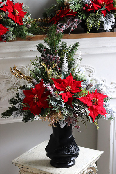 Red Winter 2, świąteczny bukiet nagrobny we wkładzie