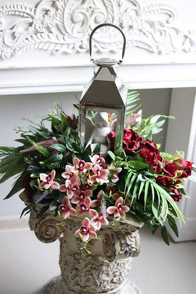 Angelo Garden Julia Bordo, lampion nagrobny z kwiatami