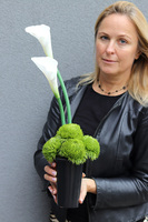 New Design White, nowoczesny bukiet nagrobny we wkładzie, dł.52cm