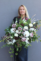 Cappucino, nagrobna kompozycja w misie, wym.40x98x55cm