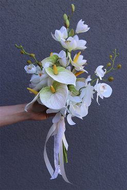 Wedding White C, biały bukiet kwiatów z anturium, wys.49cm