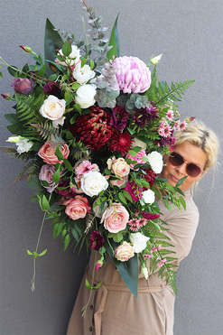 Bennet, kompozycja nagrobna w misie, dł.100cm