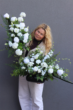 Biała Fregalla, komplet dekoracji nagrobnych, kompozycja + bukiet 