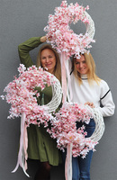 Pudrove Eyre, asymetryczny wianek dekoracyjny