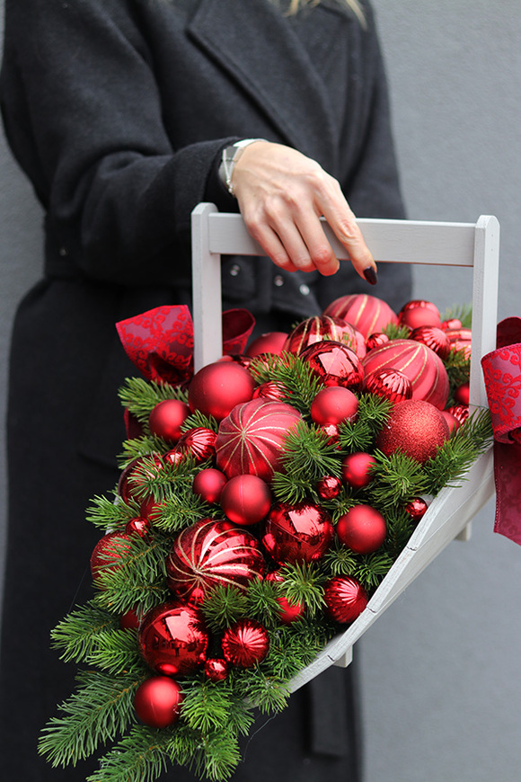 Świąteczna Nowina, gwiazdkowa kompozycja nagrobna w koszu