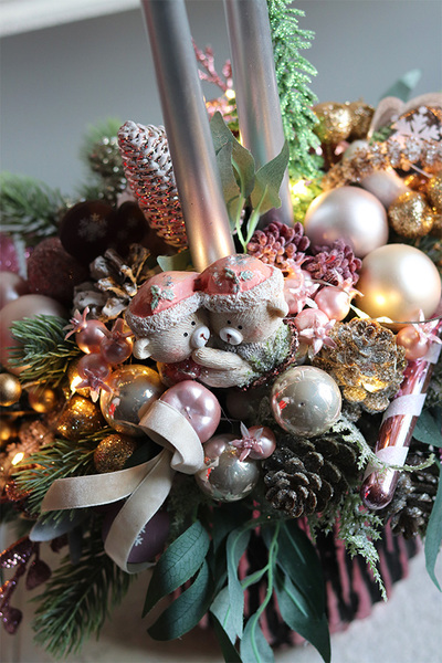 Świąteczny Róż LED, stroik z misiami