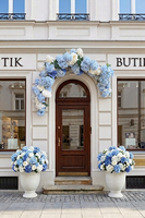 Blue Sky, girlanda z białymi i niebieskimi kwiatami